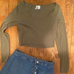 Olive green lightweight long sleeve crop top